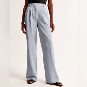 Abercrombie & Fitch Sloane Tailored Wide Leg Pant. Curve Love. Gray. 32 Short
